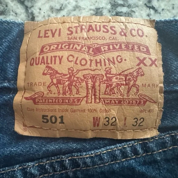 Levi’s Denim Dark Wash Blue Jean Cutoffs  Shorts Women’s Size 32 euc - Picture 7 of 11